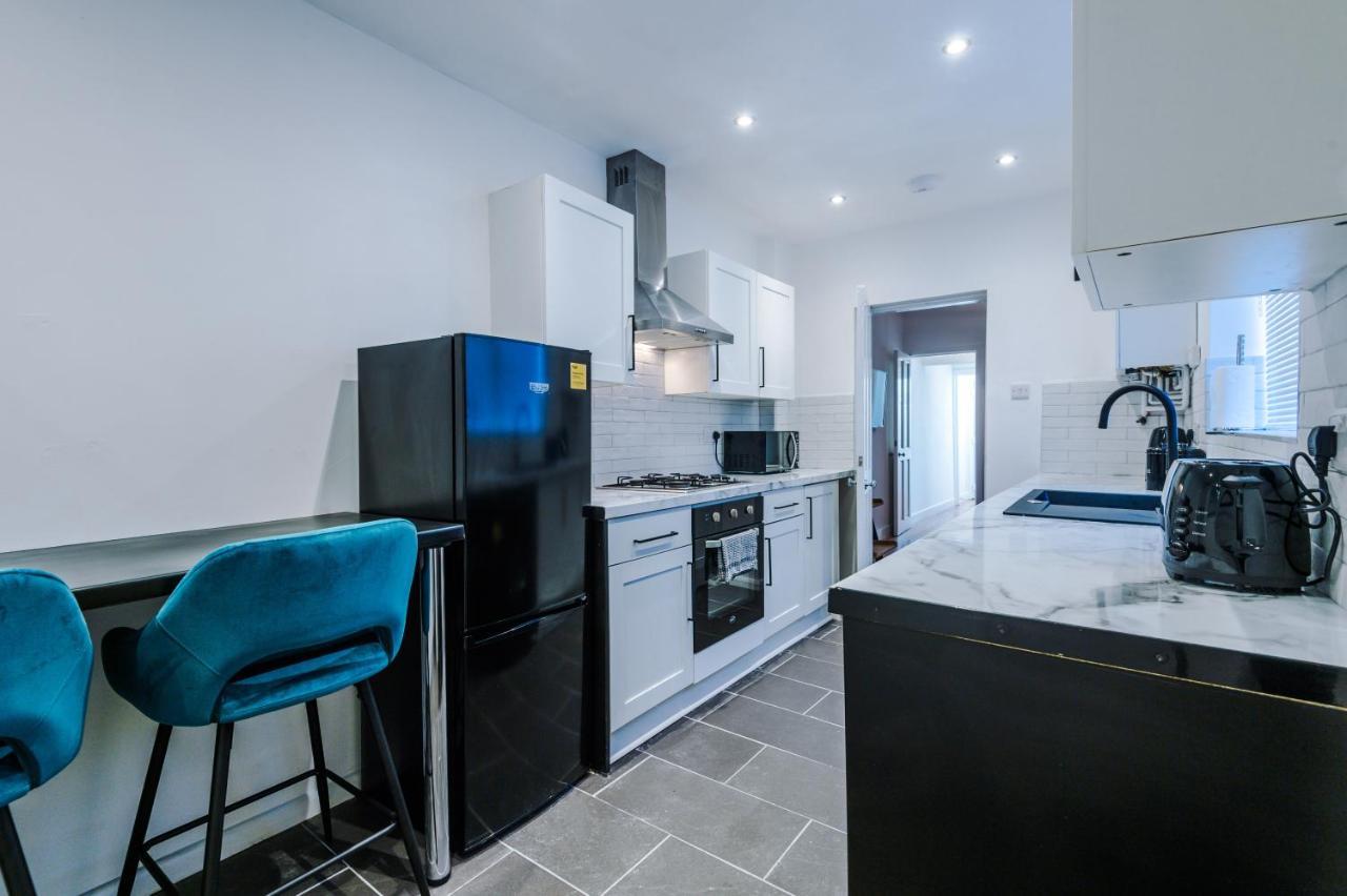 3 Bedroom House Manchester Hosted By Mcr Dens ภายนอก รูปภาพ