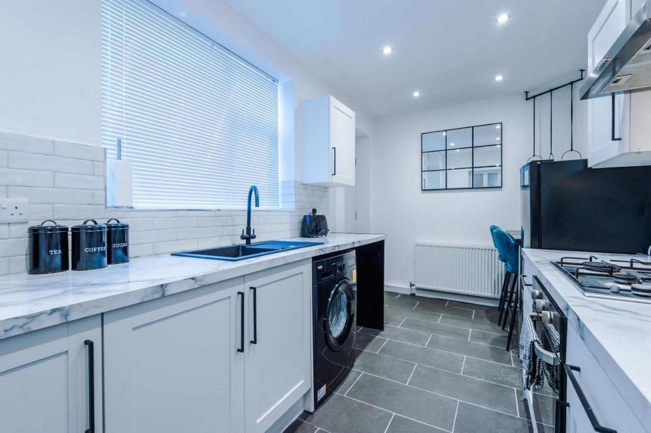 3 Bedroom House Manchester Hosted By Mcr Dens ภายนอก รูปภาพ