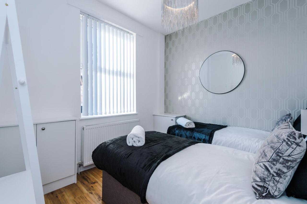 3 Bedroom House Manchester Hosted By Mcr Dens ภายนอก รูปภาพ