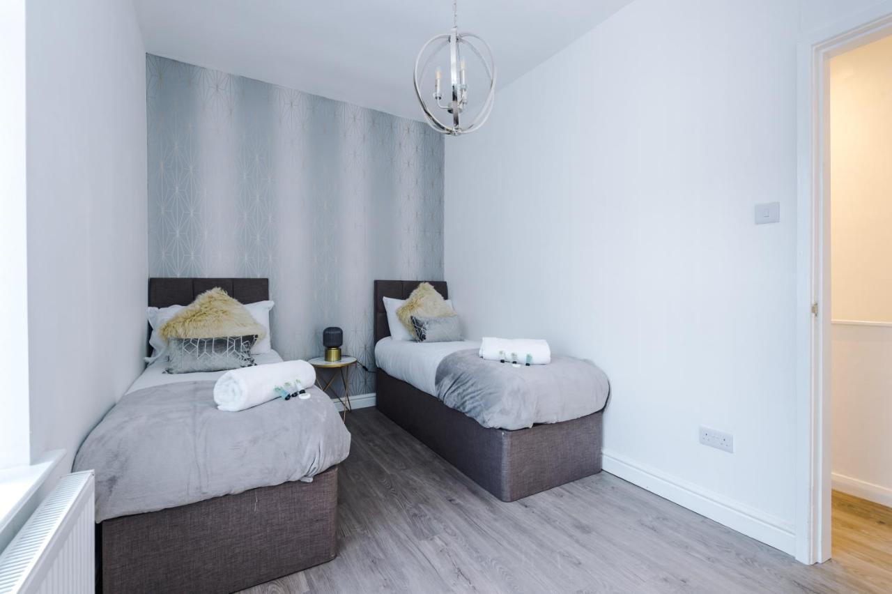 3 Bedroom House Manchester Hosted By Mcr Dens ภายนอก รูปภาพ