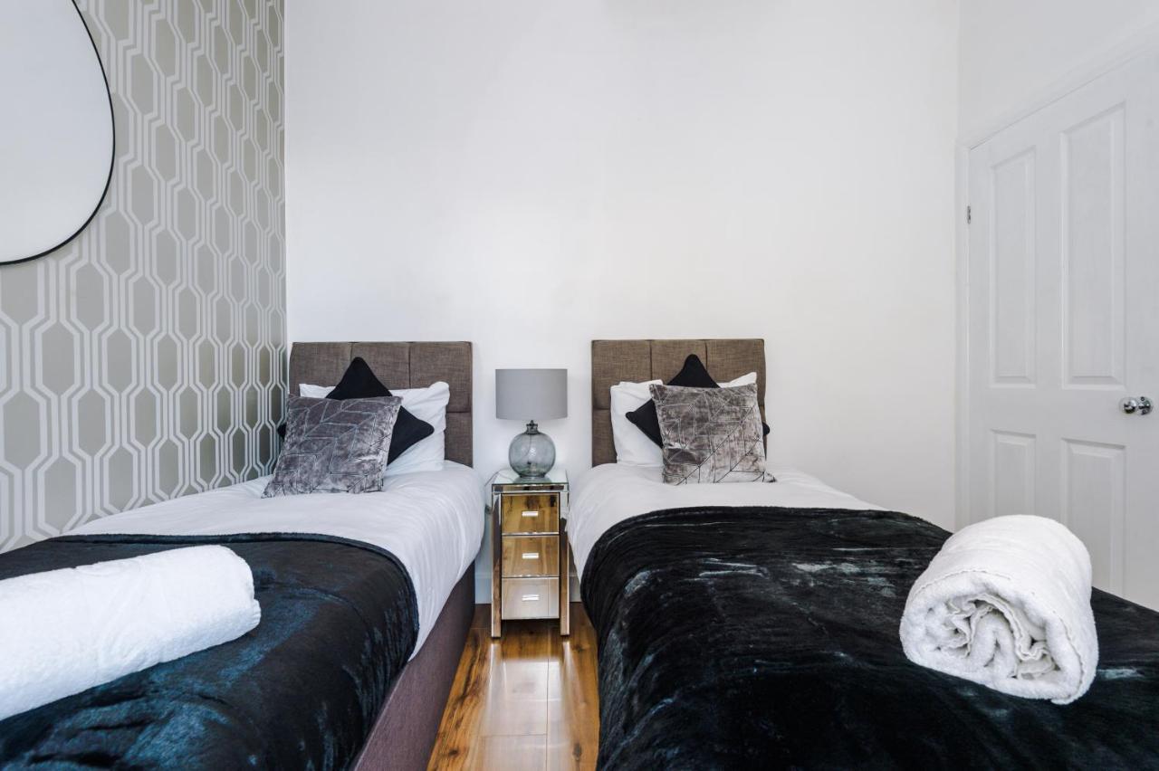 3 Bedroom House Manchester Hosted By Mcr Dens ภายนอก รูปภาพ