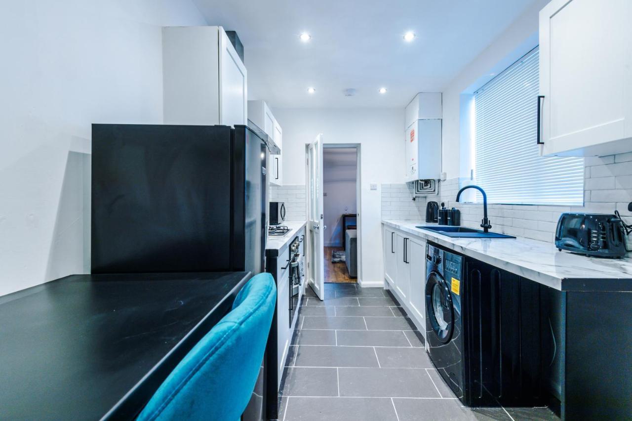 3 Bedroom House Manchester Hosted By Mcr Dens ภายนอก รูปภาพ