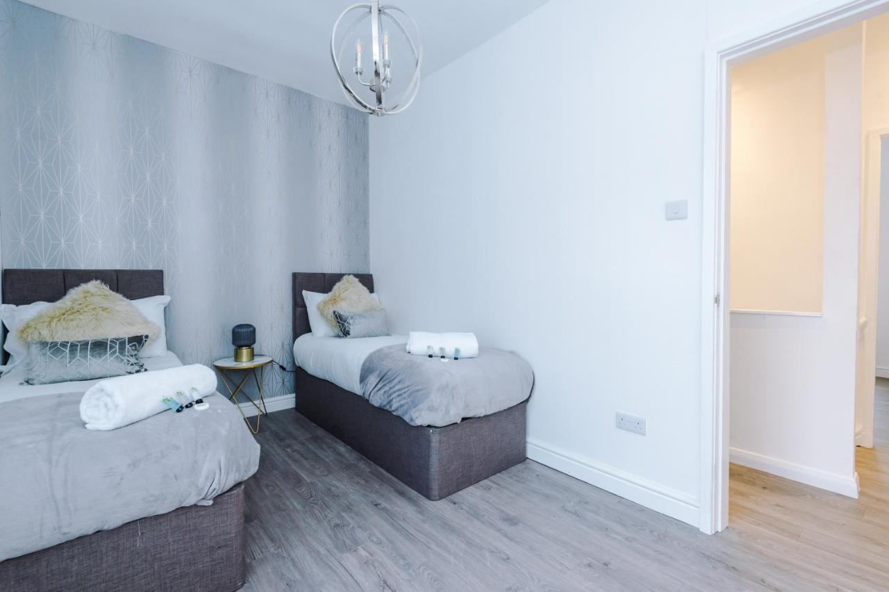 3 Bedroom House Manchester Hosted By Mcr Dens ภายนอก รูปภาพ